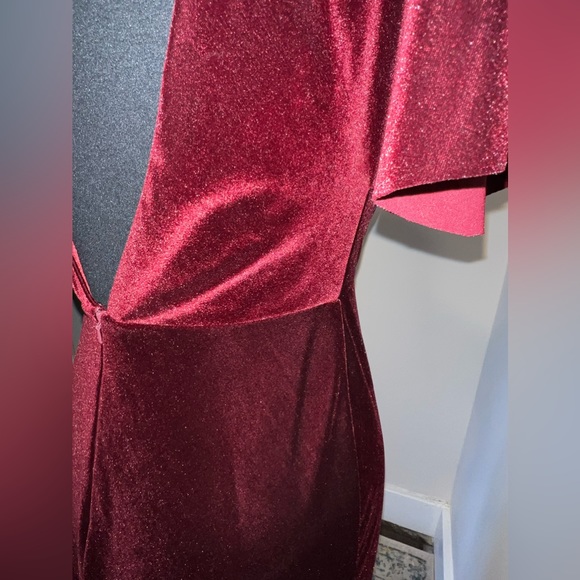 JENNY YOO Burgundy Velvet Backless Flutter Sleeve Gown 🌹 - Picture 14 of 17